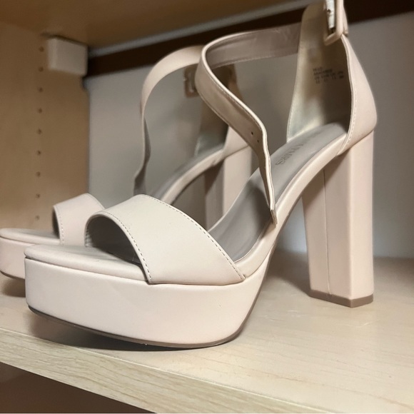 LIKE NEW / Dream Paris High Low Strappy Heel - Picture 2 of 6